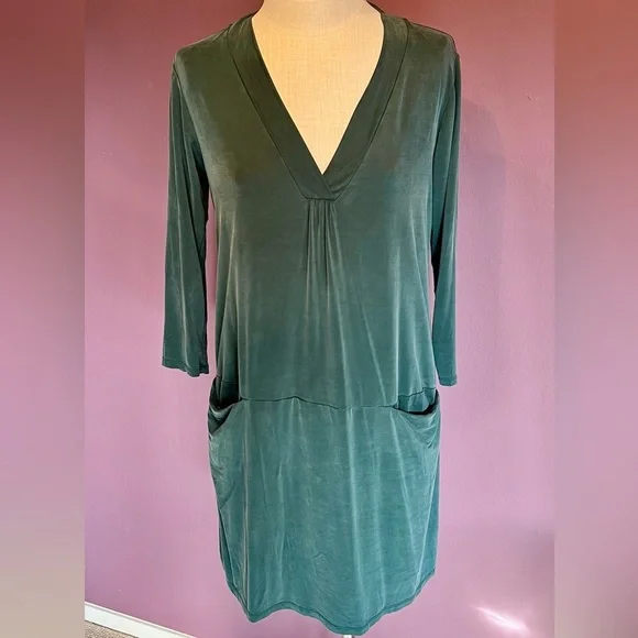 🍀Anthropologie Dolan V-Neck 3/4 Sleeve Green Soft Dress w Pockets 👗 - Picture 2 of 5